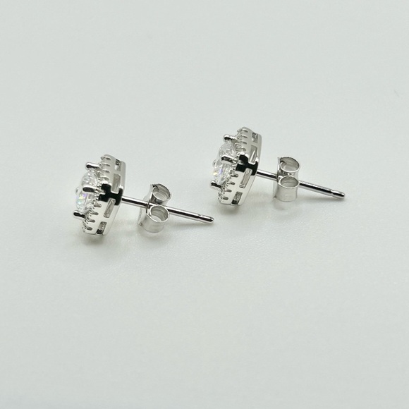 Stirling Silver Stud Earrings Moissanite Zircon-New - Picture 4 of 6